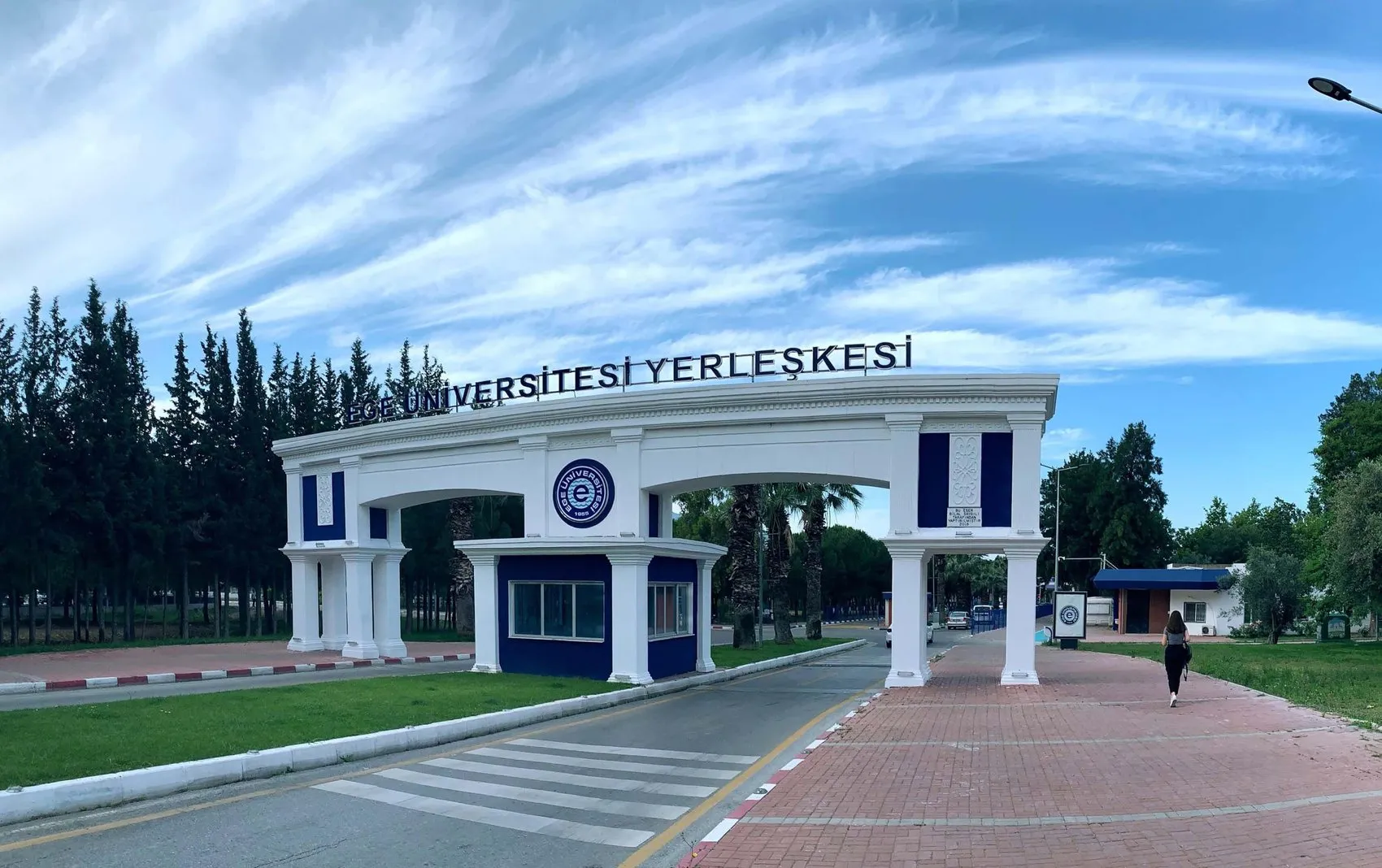 Ege Üniversitesi'ndeki büyük yolsuzluk operasyonunda 41 kişi adliyeye çıkarıldı