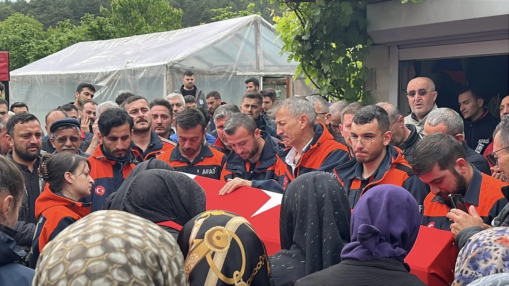 Bolu evladını gözyaşlarıyla son yolculuğuna uğurladı