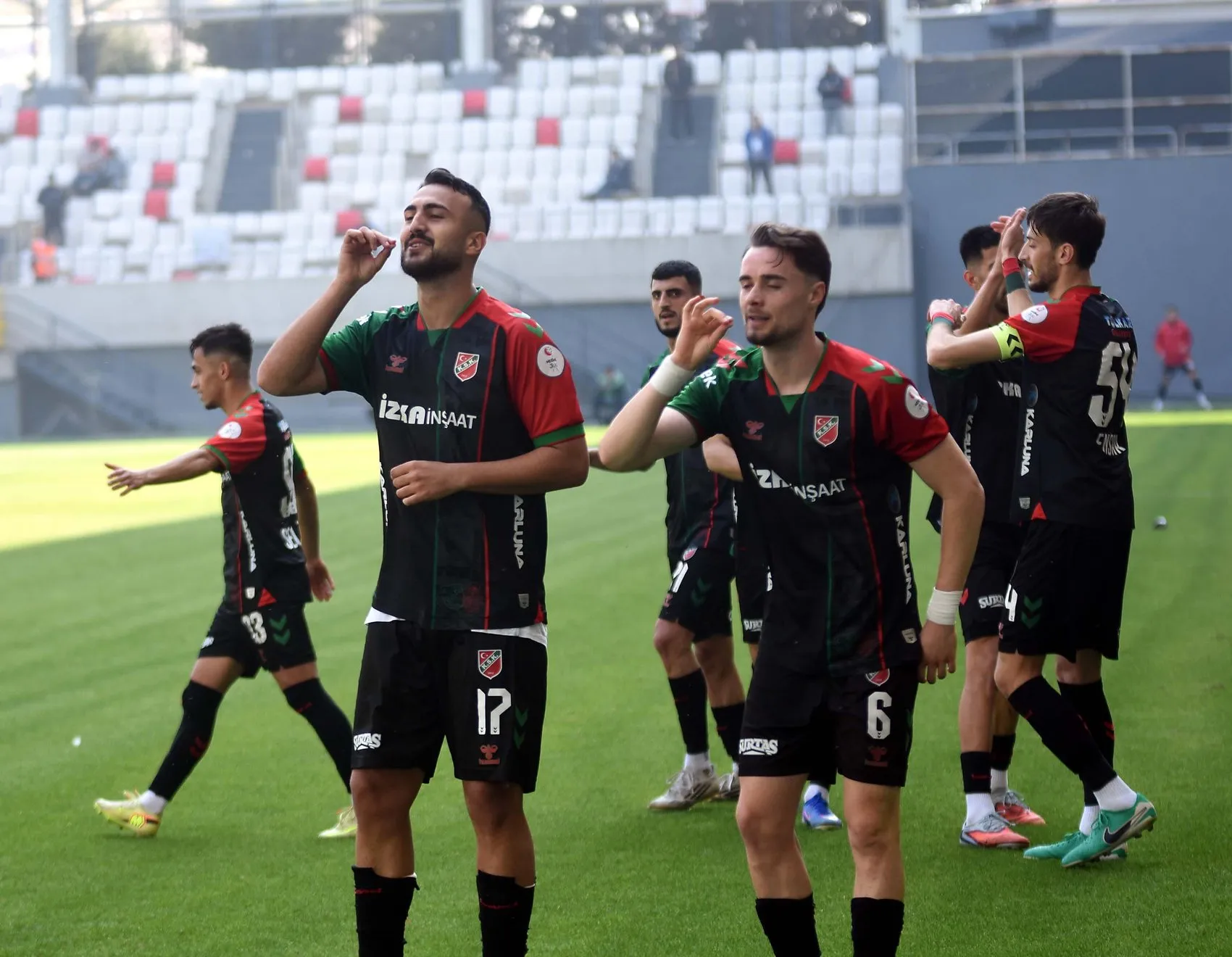 Karşıyaka iç transferde düğmeye basıyor