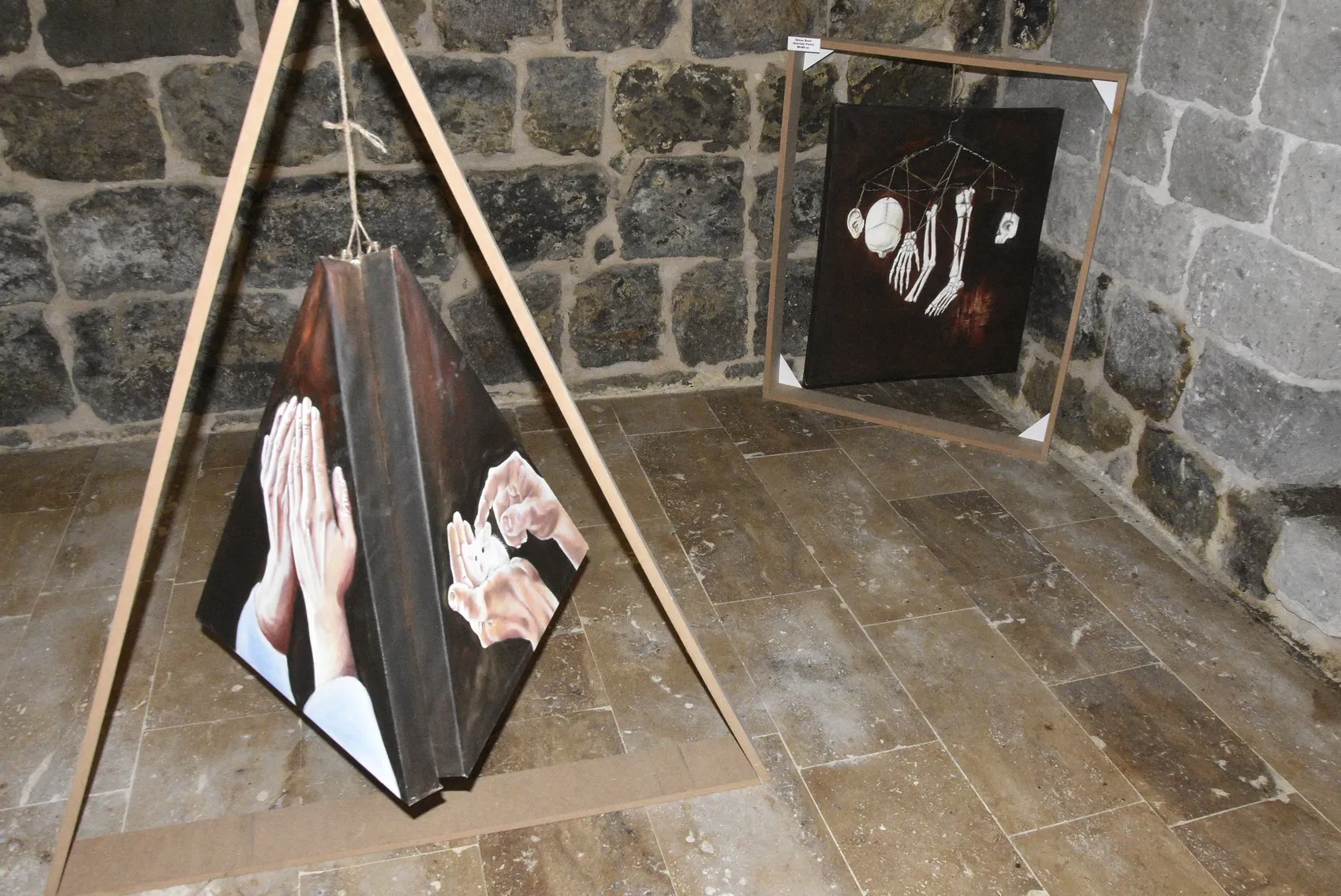 Bitlis’in tarihi hanında hüzün ve yaşam sanatı buluştu