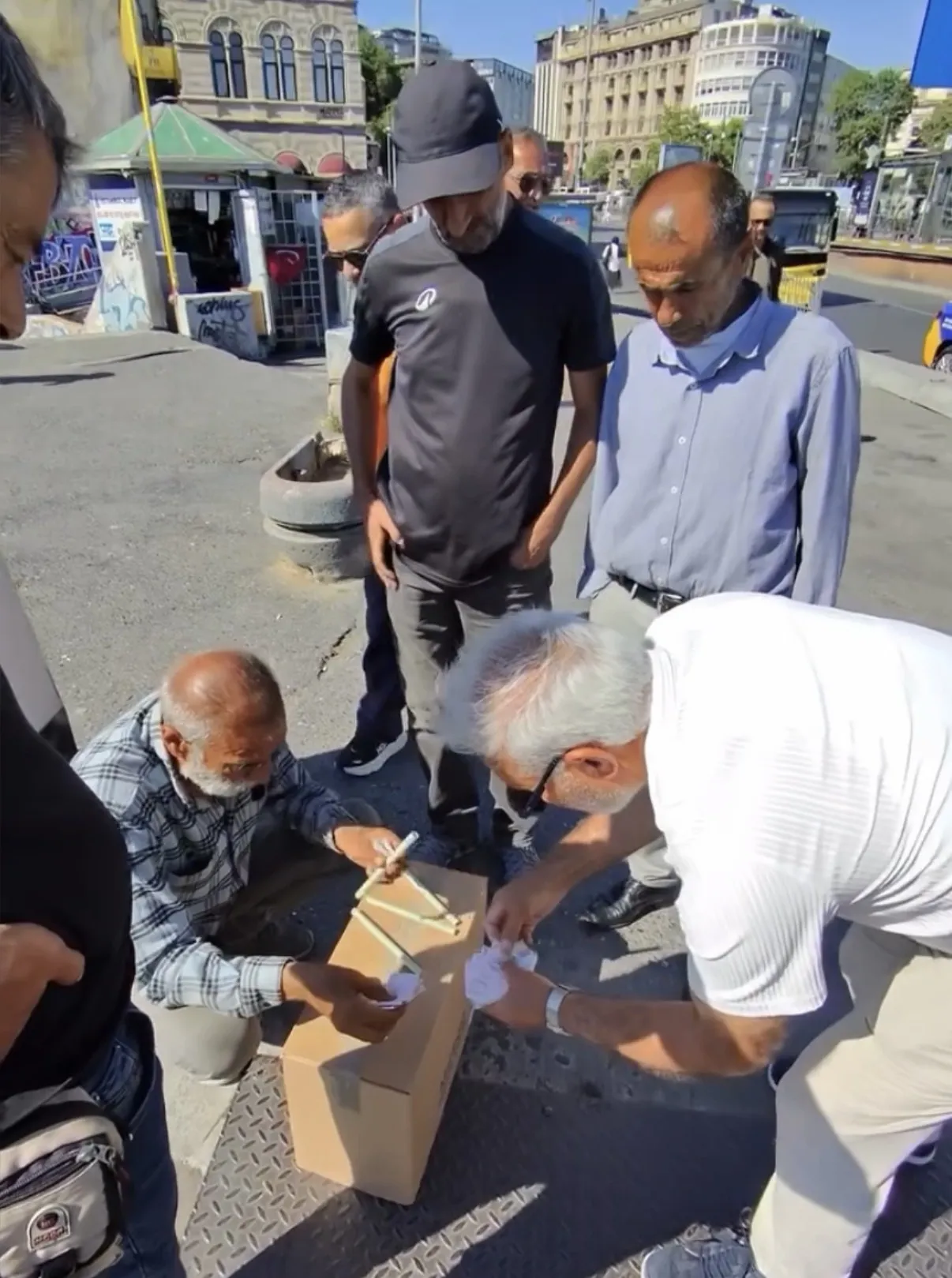 Galata Köprüsü’nde nostaljik kumar tuzağı kamerada
