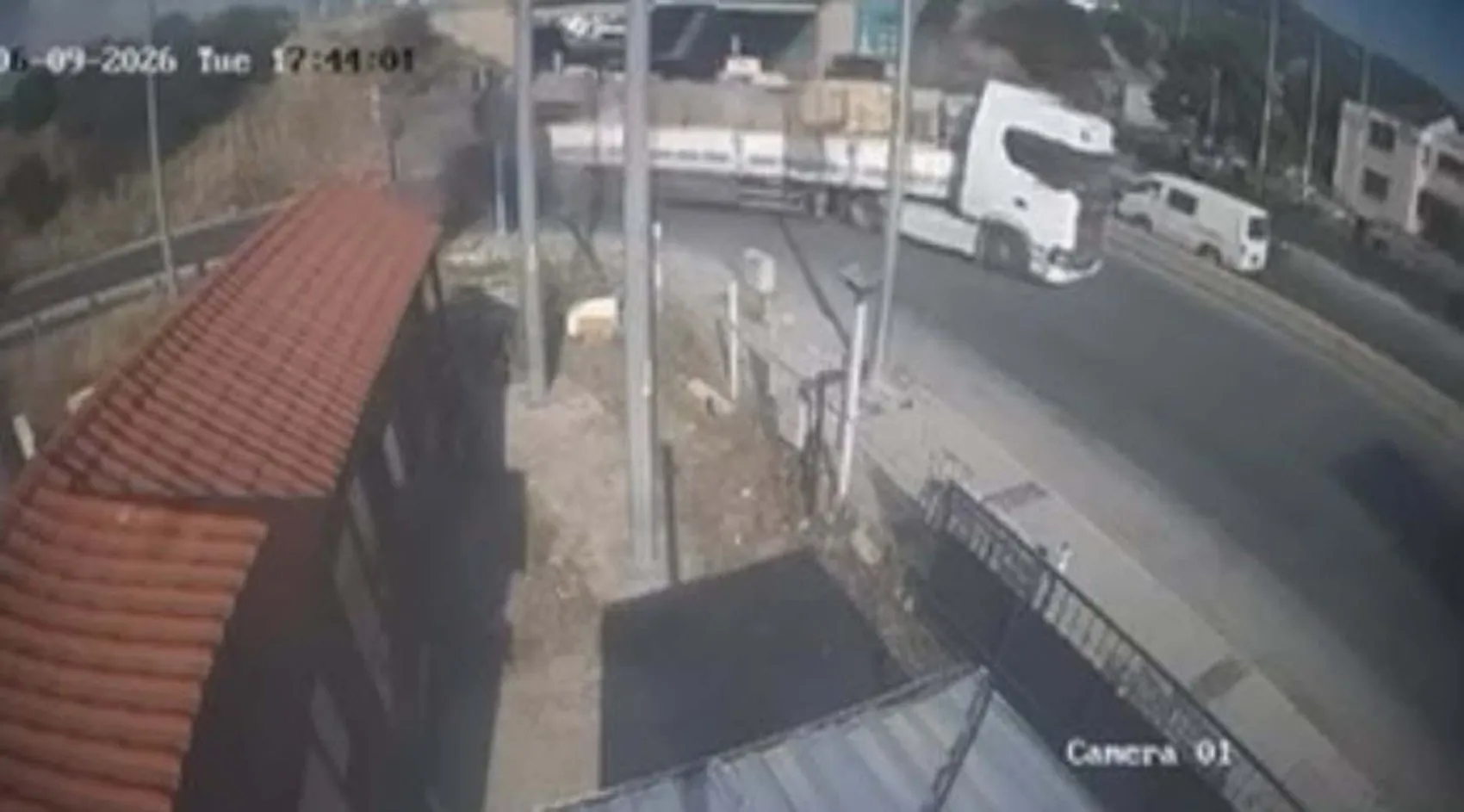 Bornova’da TIR kazası kamerada