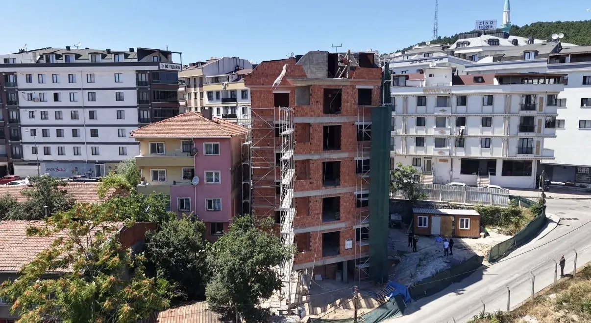 Çekmeköy'deki eğri bina tartışmasına belediyeden yanıt geldi