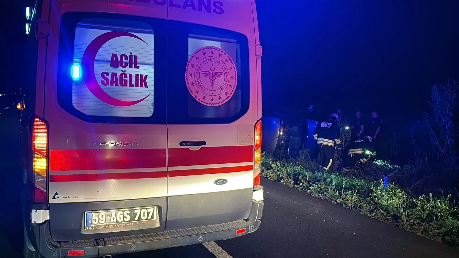 Çorlu'da takla atan otomobilden yara almadan kurtuldular