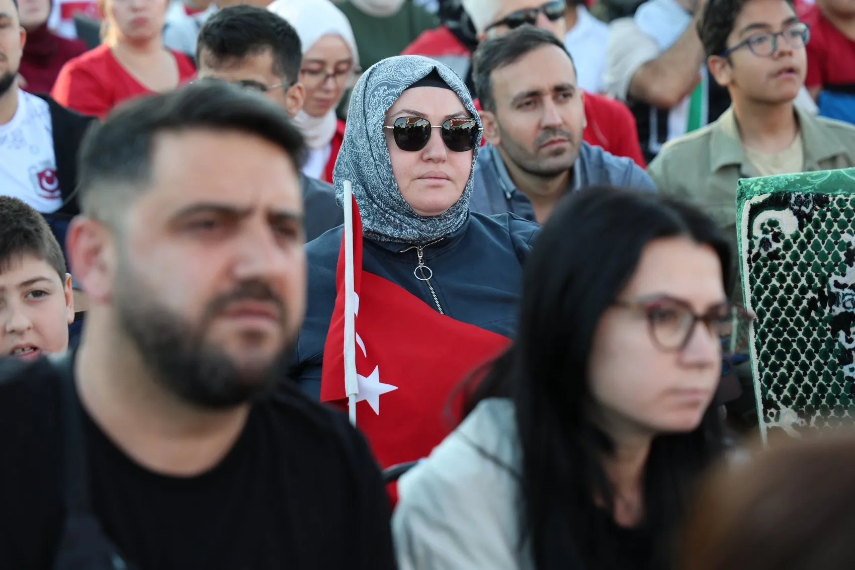 İzmir Konak Meydanı milli maçla ayağa kalktı