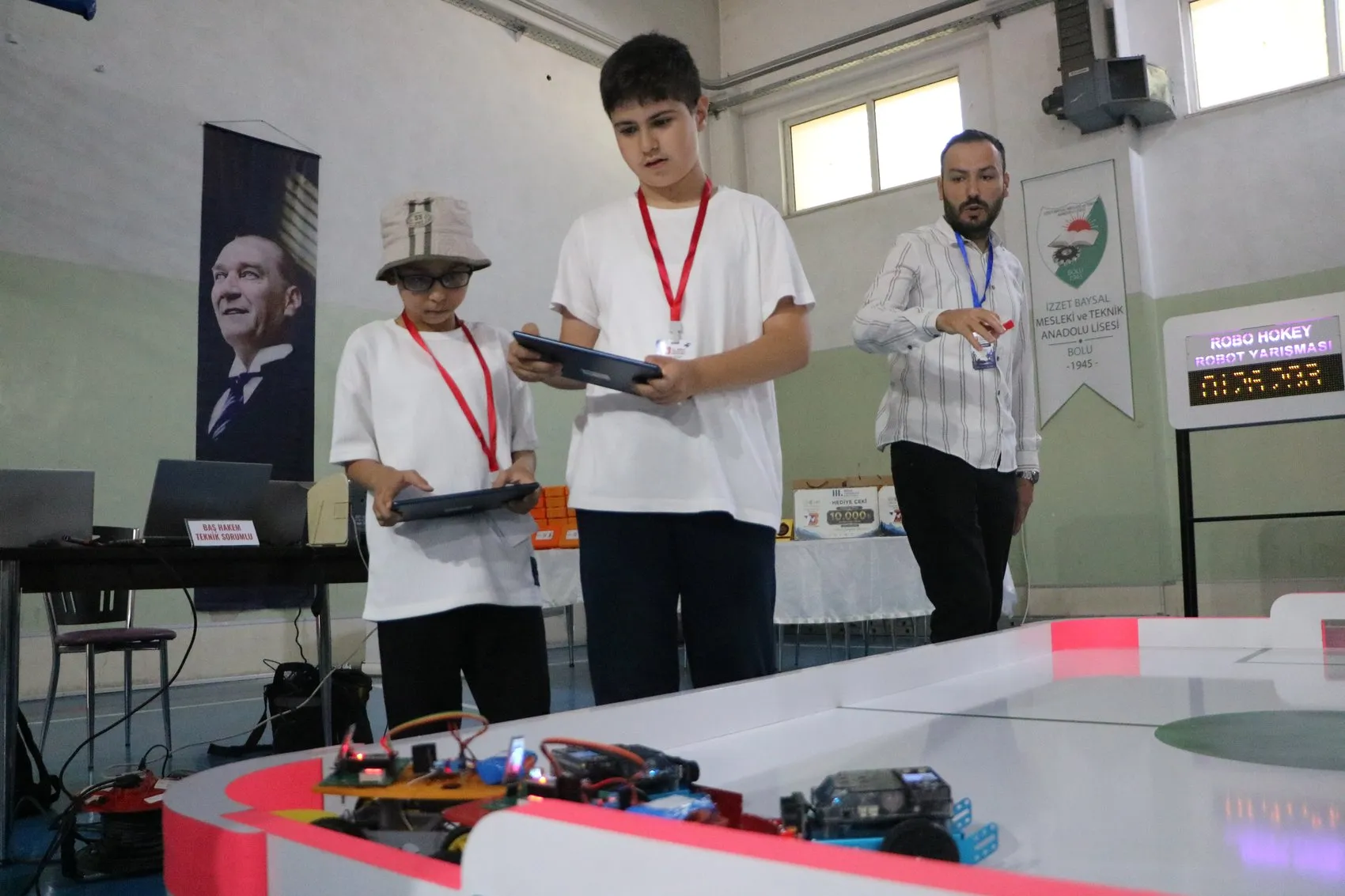 Bolulu öğrencilerin robotları hünerlerini sergiledi