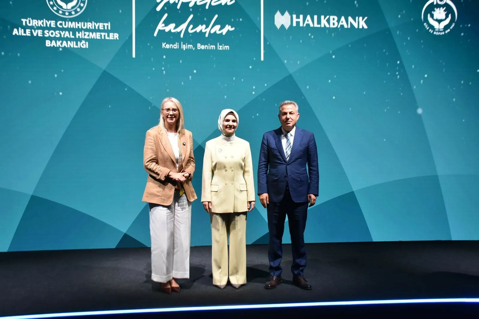 Bakan Göktaş İzmir’de kadın girişimcilerle buluştu