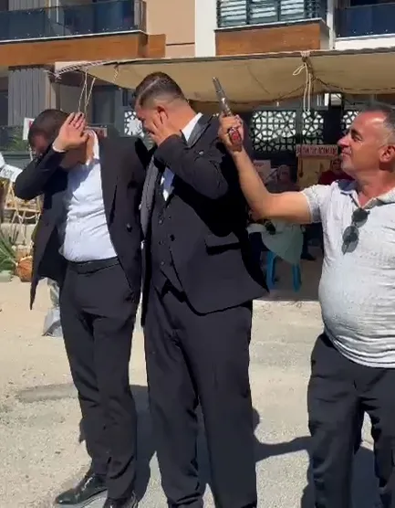 Düğündeki maganda muhtar bir genci vurdu