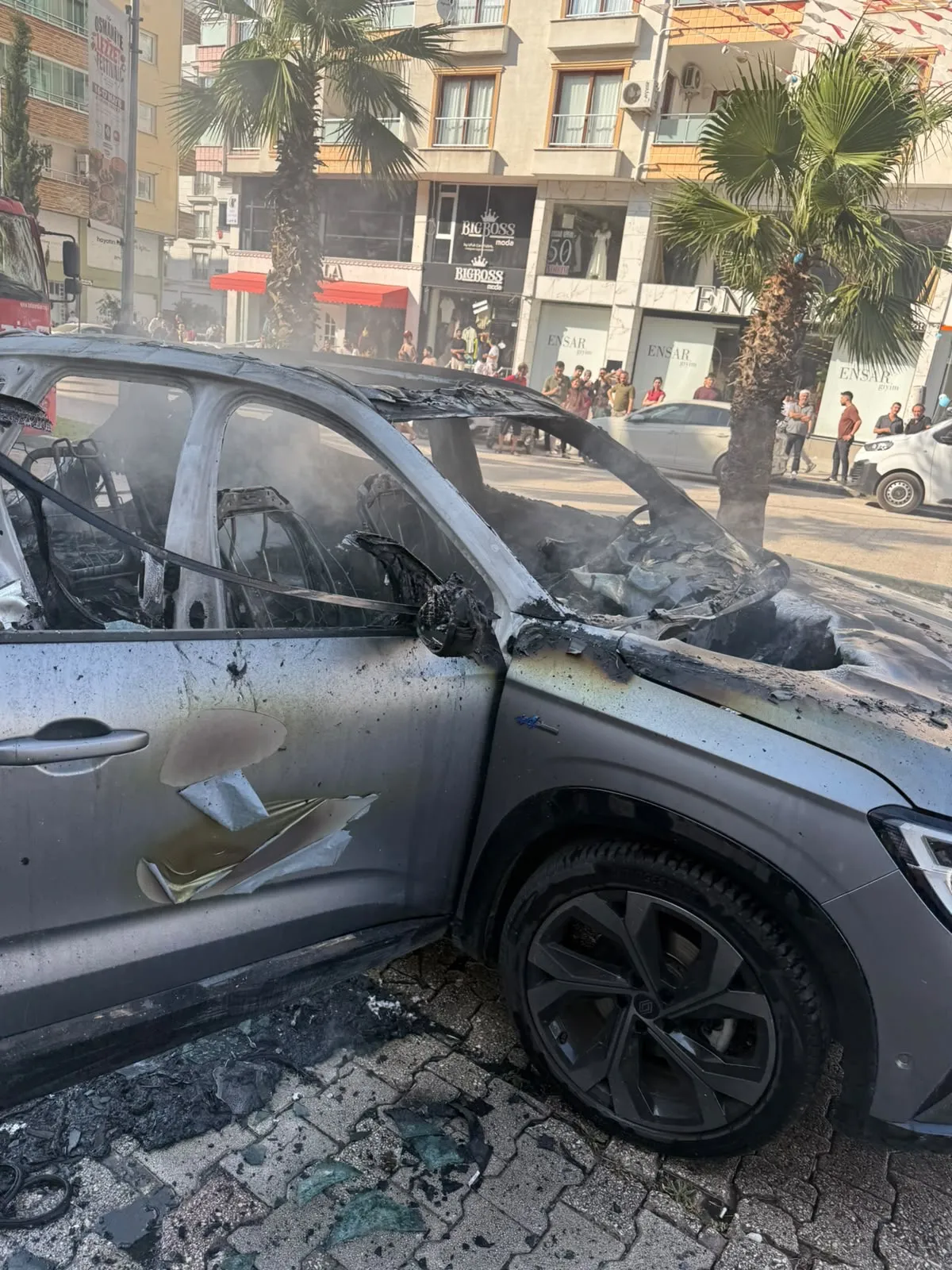 Osmaniye'de seyir halindeki araç bir anda alev topuna döndü