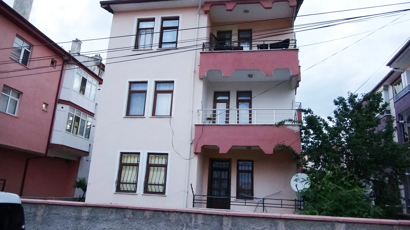 Konya’da uzaklaştırma kararına rağmen eve gelen koca eşini bıçakladı