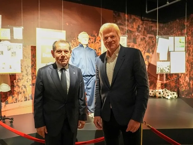 Alman futbol efsanesi Oliver Kahn Galatasaray tesislerini inceledi