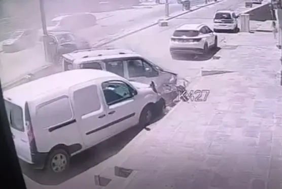 Cizre'deki trafik kazası güvenlik kamerasına yansıdı