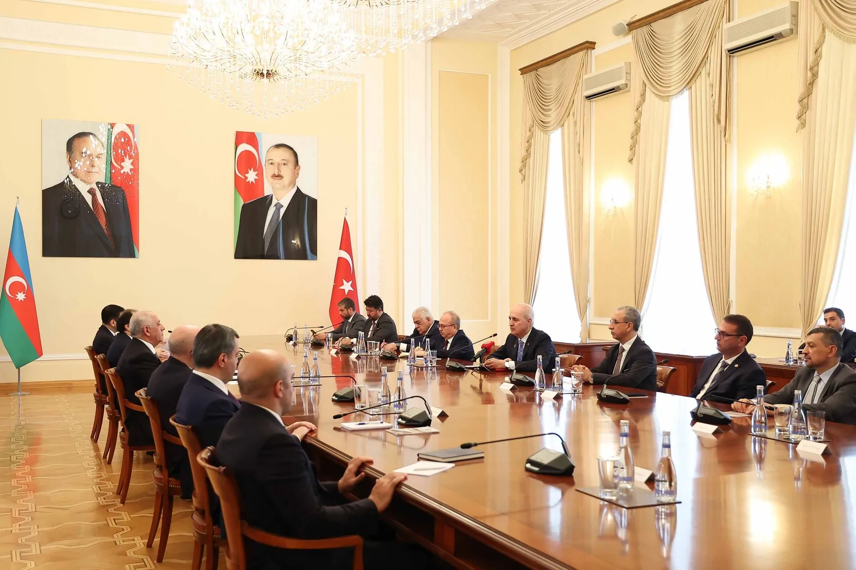 Numan Kurtulmuş Bakü’de Azerbaycanlı mevkidaşlarıyla bir araya geldi