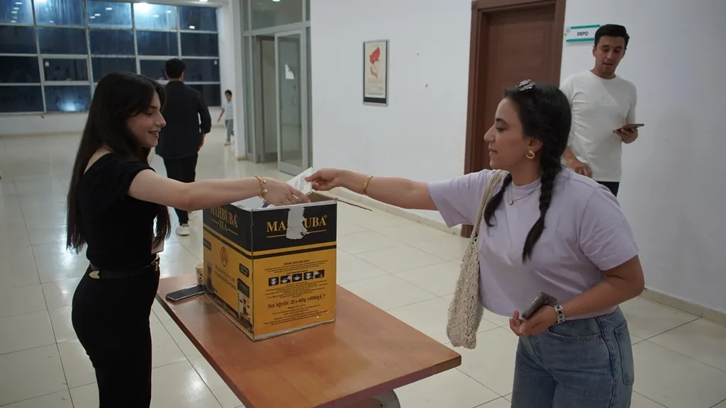 Siirt'te tiyatro salonuna girişin tek şartı bir kitap oldu