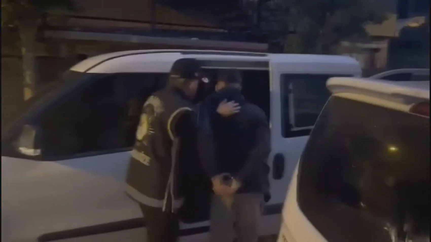 Sokak çetelerini yöneten avukatlara operasyon yapıldı