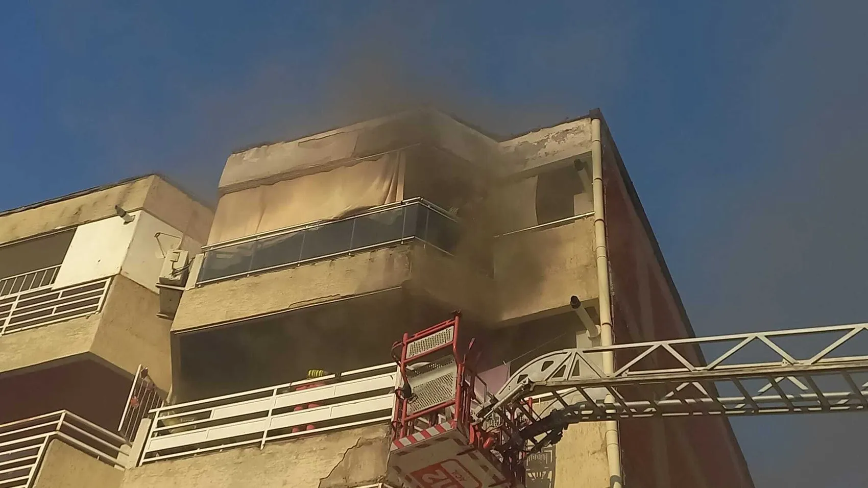 Manisa'da apartman yangını dehşeti