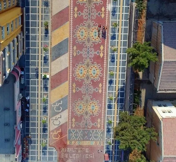 Kızıltepe’nin halı desenli caddesi 6 yaşında
