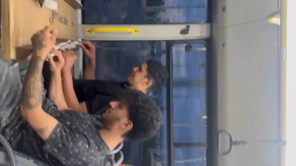 Belediye otobüsünde okey masası kurdular