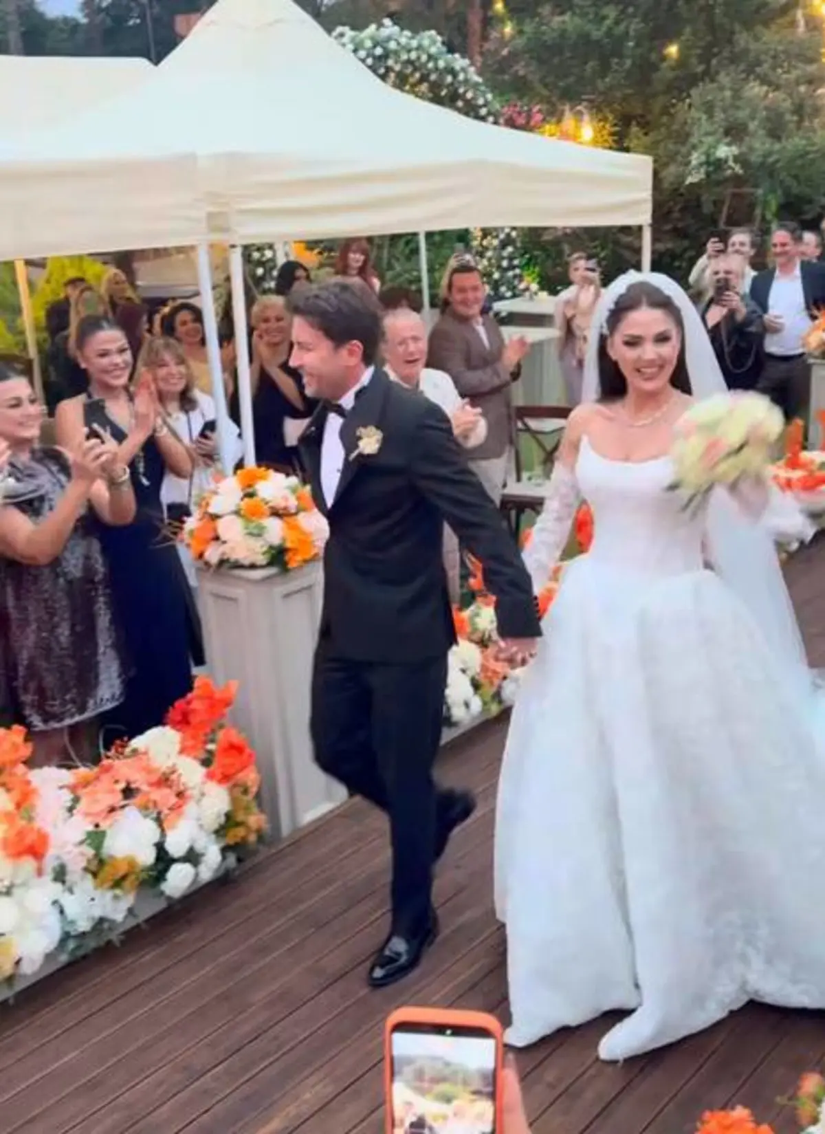 Öyle Bir Geçer Zaman Ki nin Ahmet i Tolga Güleç evlendi! İşte nikahtan ilk kareler... 1
