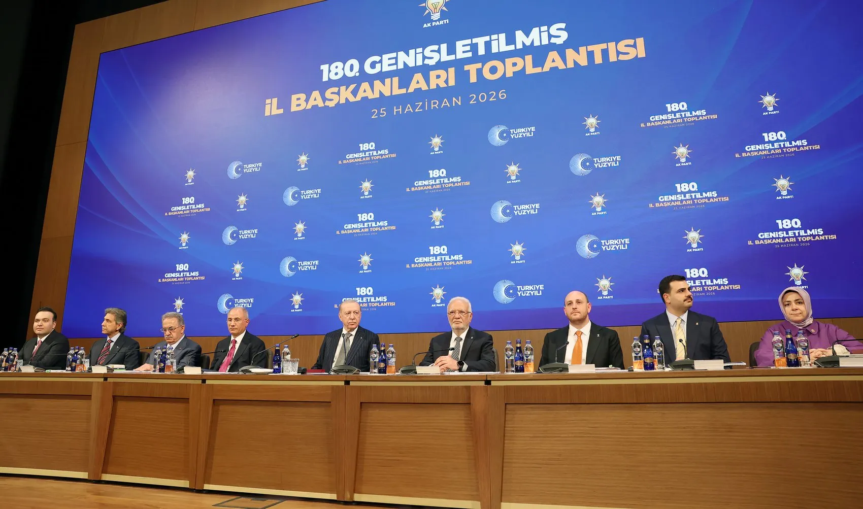 Erdoğan teşkilatına seslendi Gösteri değil hizmet makamındasınız