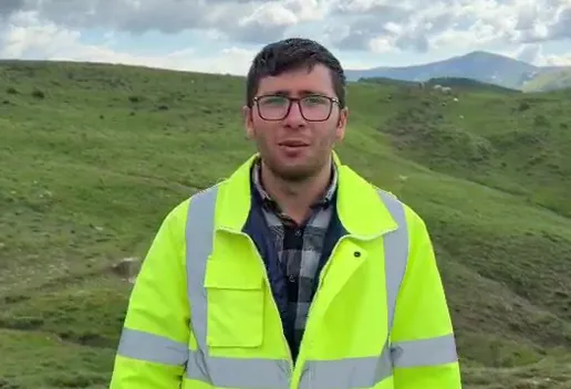 Sivaslı gençlerden meradaki çobanlara teknolojik bayram sürprizi