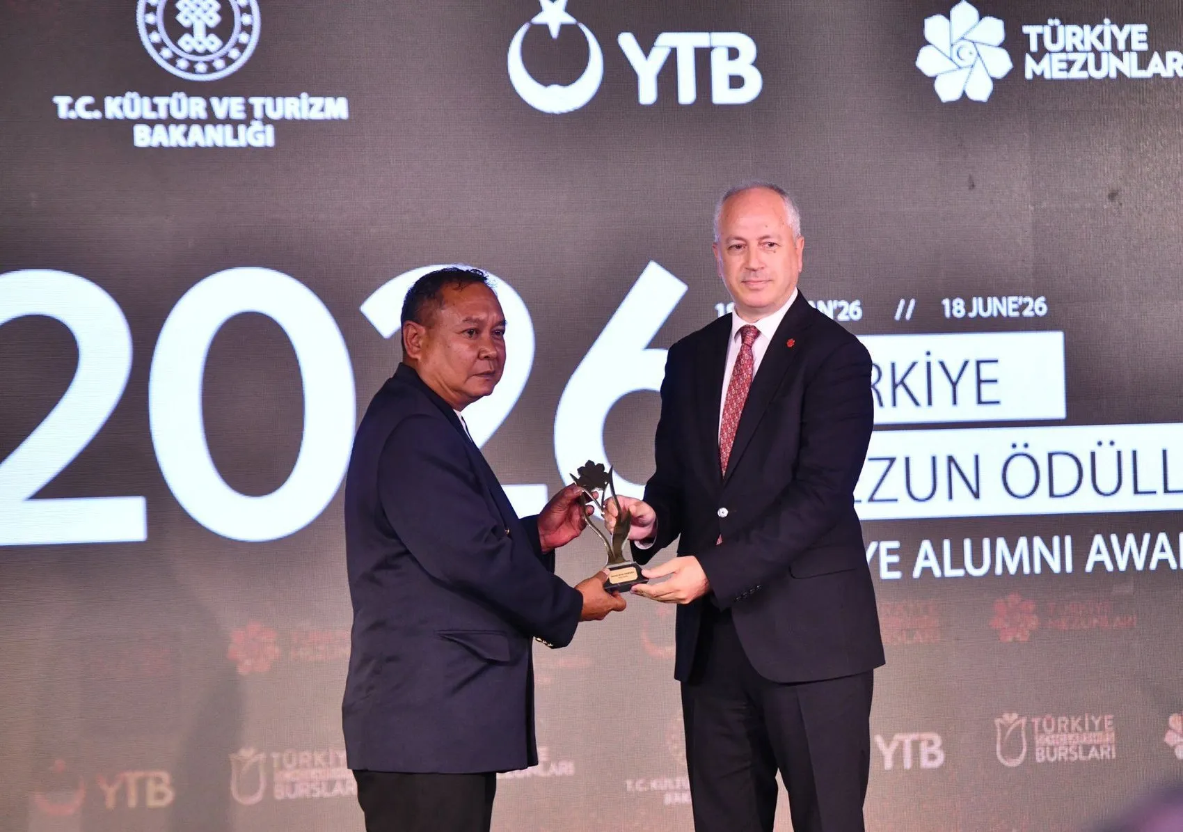 Türkiye'de okuyan Malezyalı komutana vefa ödülü