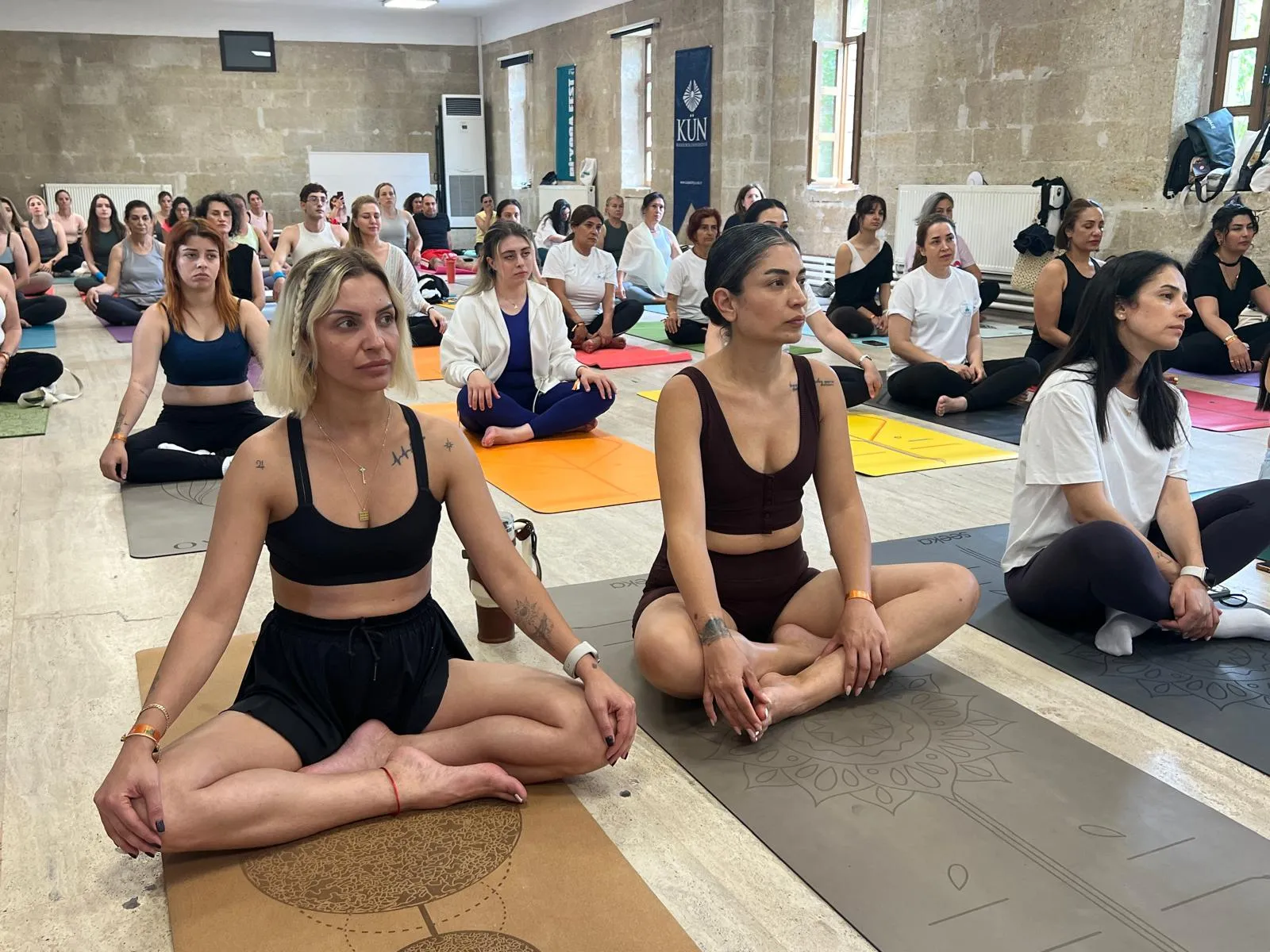 Kapadokya balonları arasında üç günlük yoga maratonu