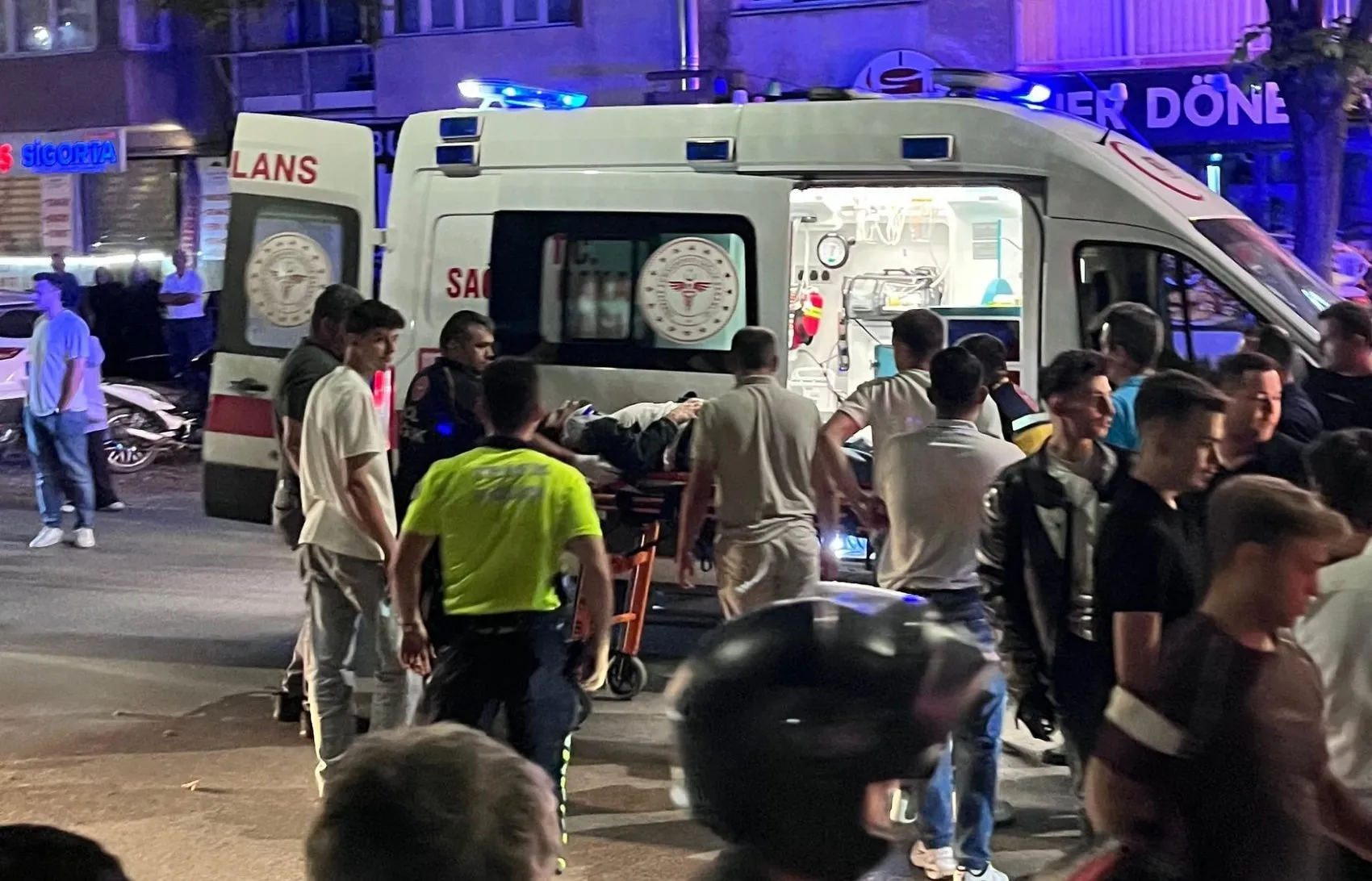 İnegöl'de otomobile saplanan motosikletin sürücüsü ağır yaralandı