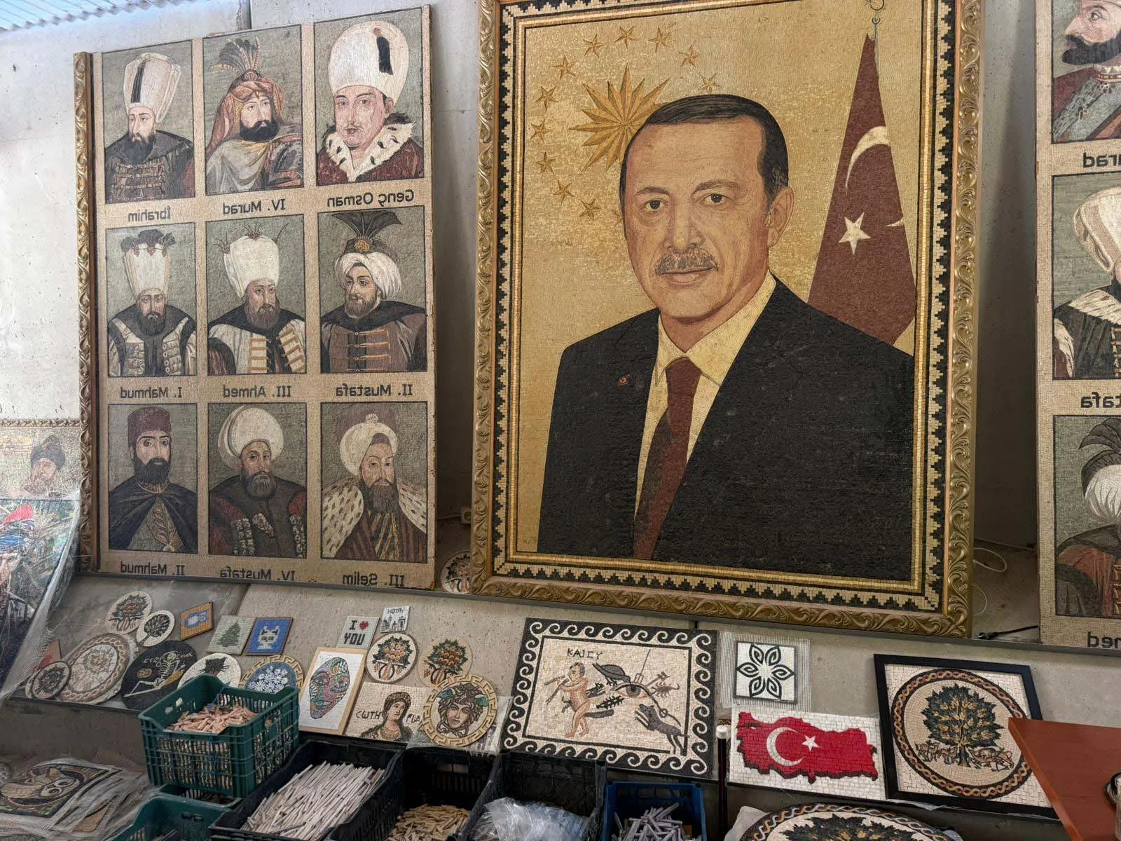 Reyhanlılı kadınlar Erdoğan’ın portresini 100 bin taşla işledi