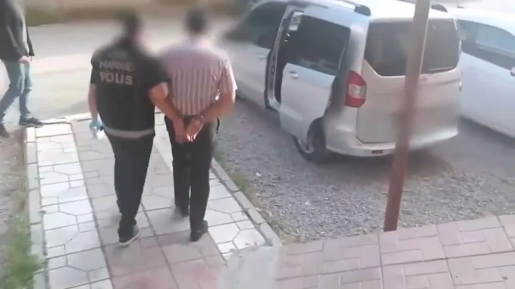 Şifreli telefonlarla uyuşturucu ticareti yapan çeteye büyük darbe