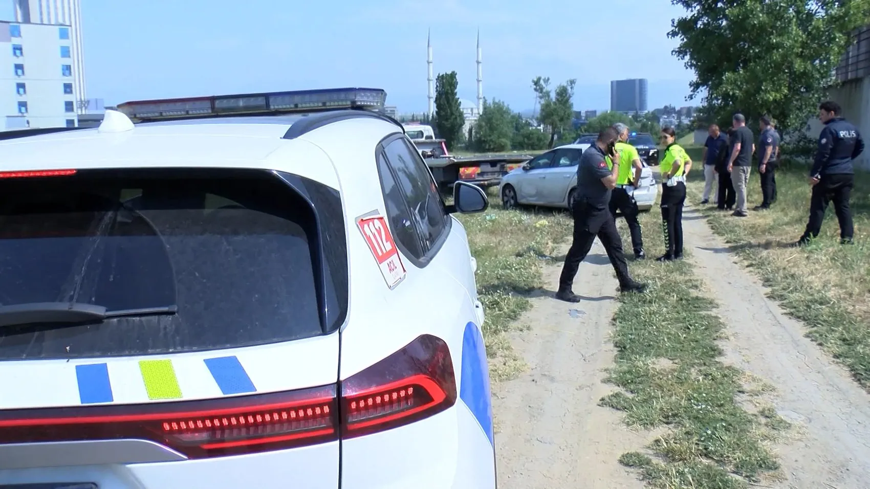 Adliye otoparkında kaza yapan hakimin aracı iki metreden aşağı uçtu