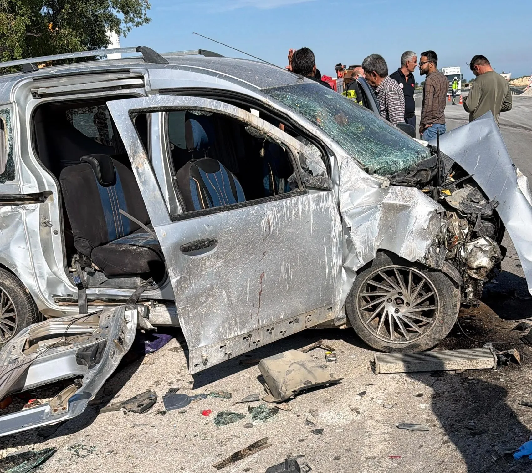 Mersin Erdemli yolunda iki araç çarpıştı