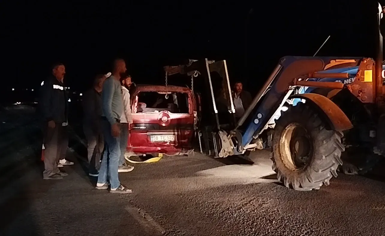 Sivas'ta kavşak kazası 6 kişi hastanelik oldu