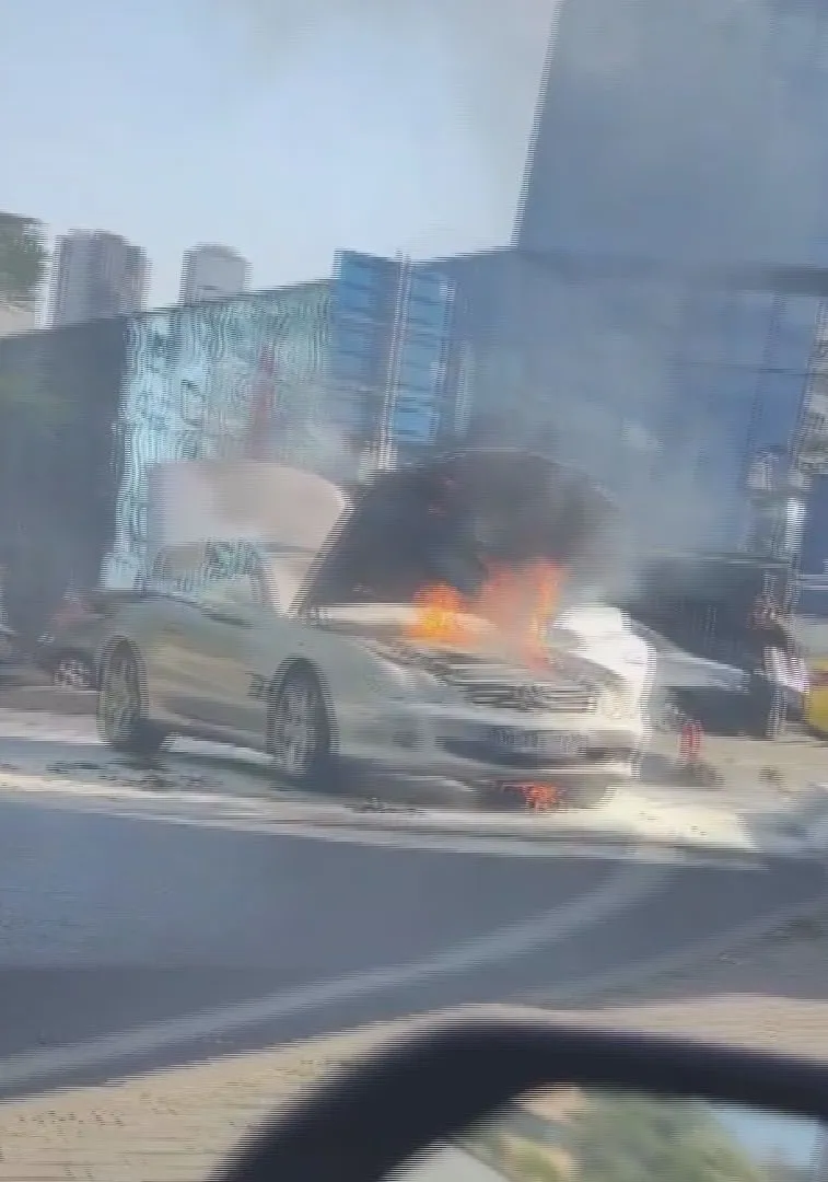 Şişli trafiğinde korkutan araç yangını