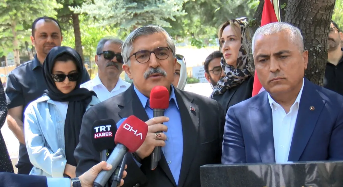 Türk edebiyatının usta kalemi Abdurrahim Karakoç anılıyor