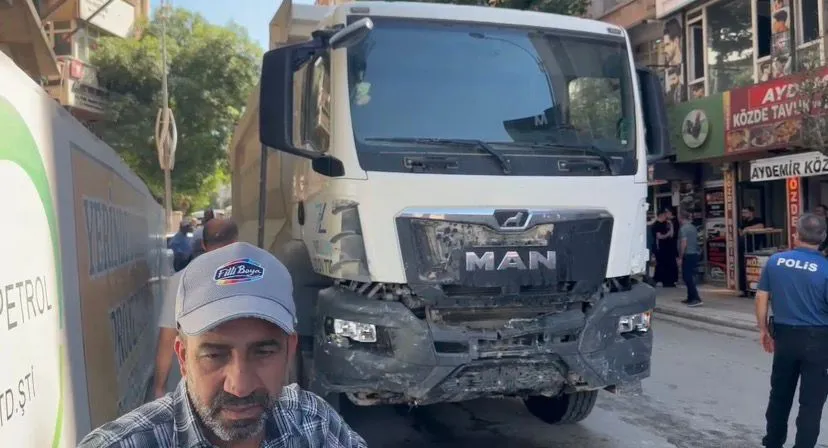 Elazığ’da hafriyat kamyonu trafiği birbirine kattı