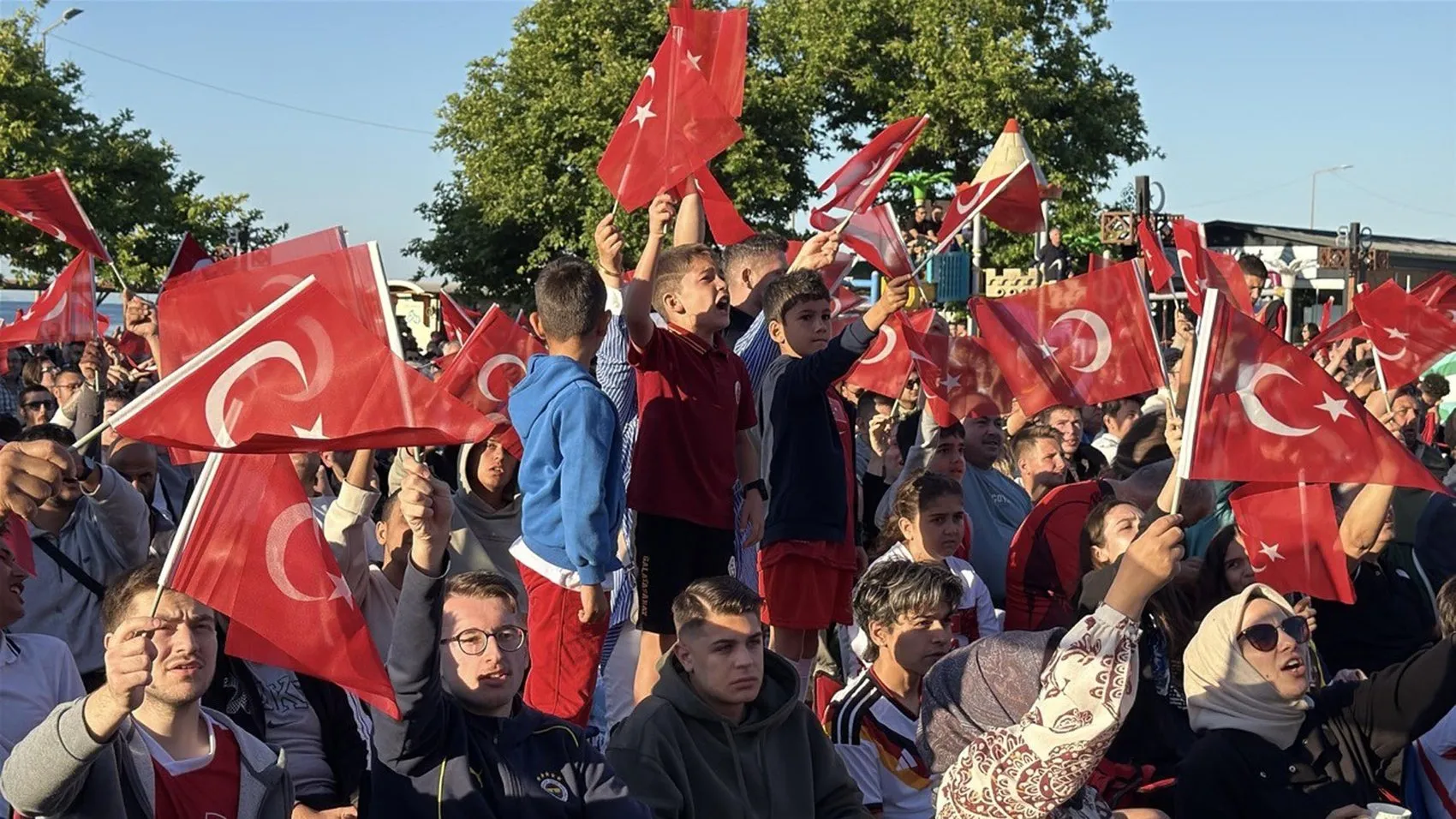 Tekirdağ ve Edirne güne milli maç heyecanıyla başladı