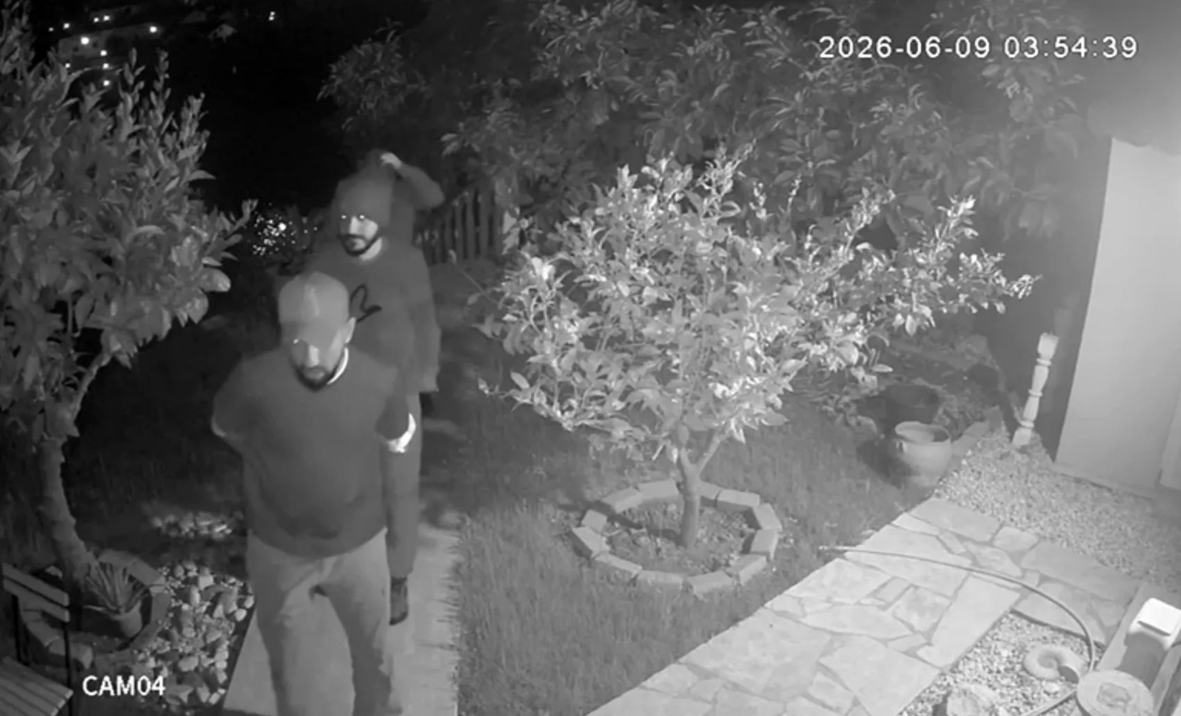 Alanya'da yaşlı adamın evini basıp parasını çaldılar