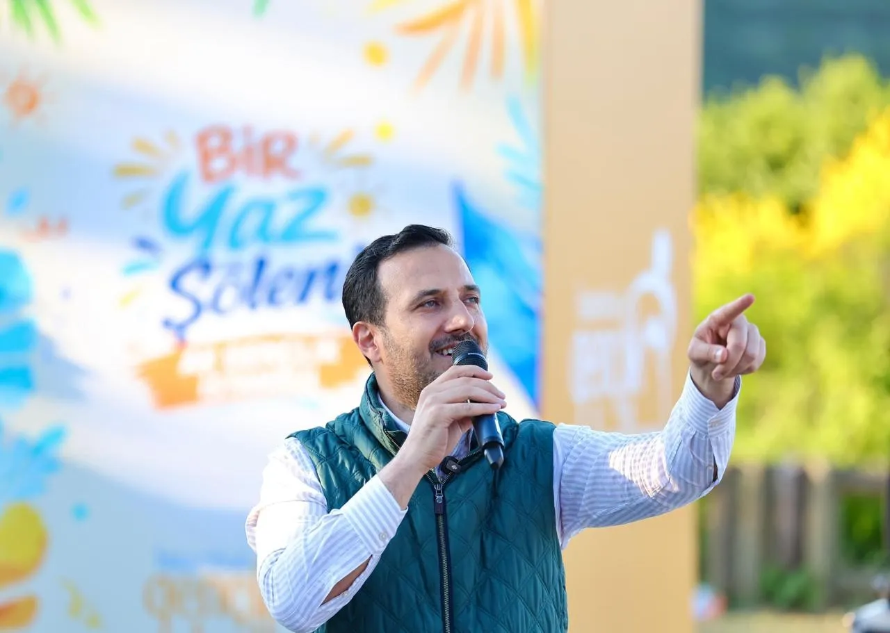 AK Parti gençleri Sultangazi'de düzenlenen yaz şöleninde bir araya geldi