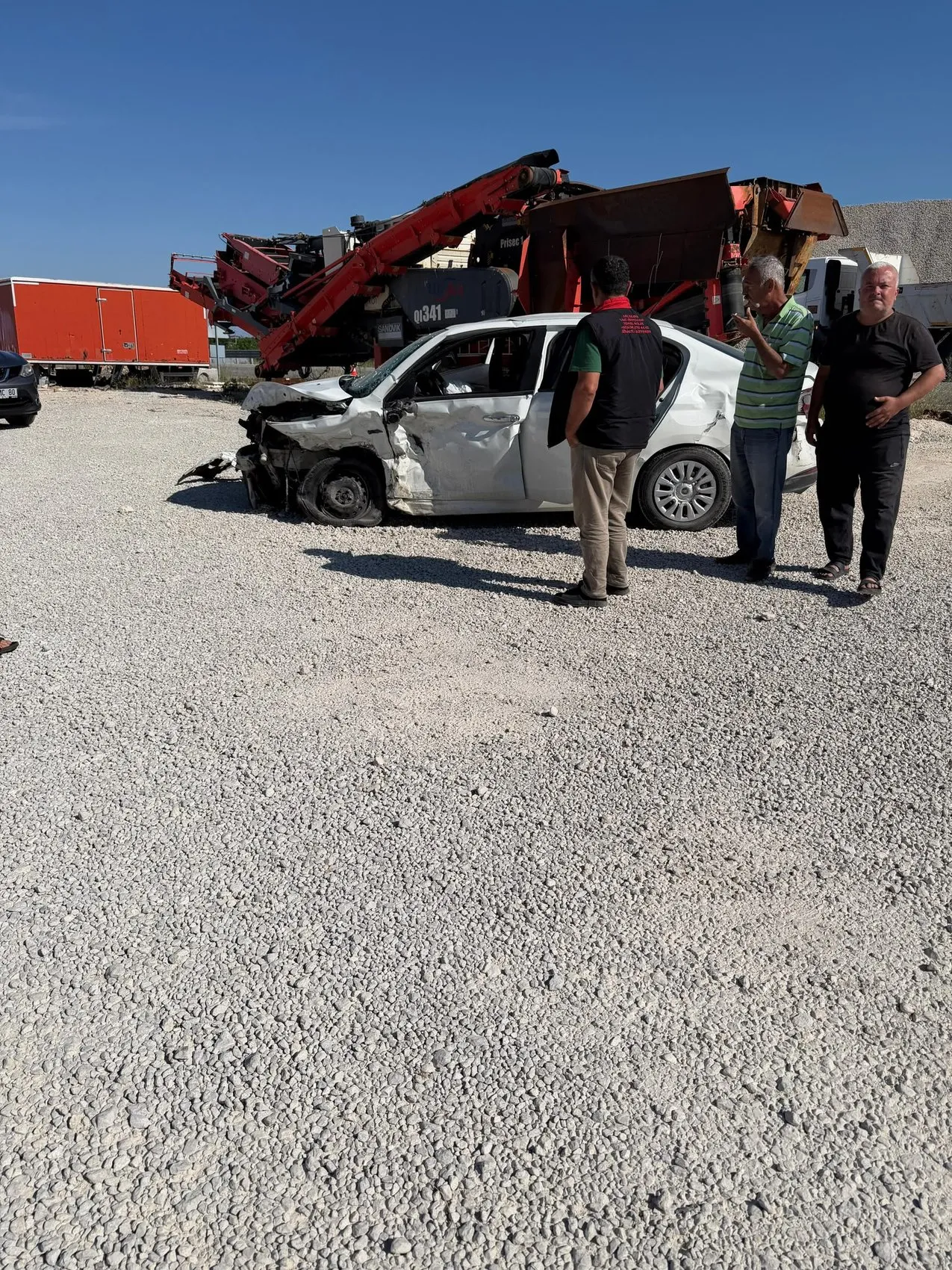 Mersin Erdemli yolunda iki araç çarpıştı