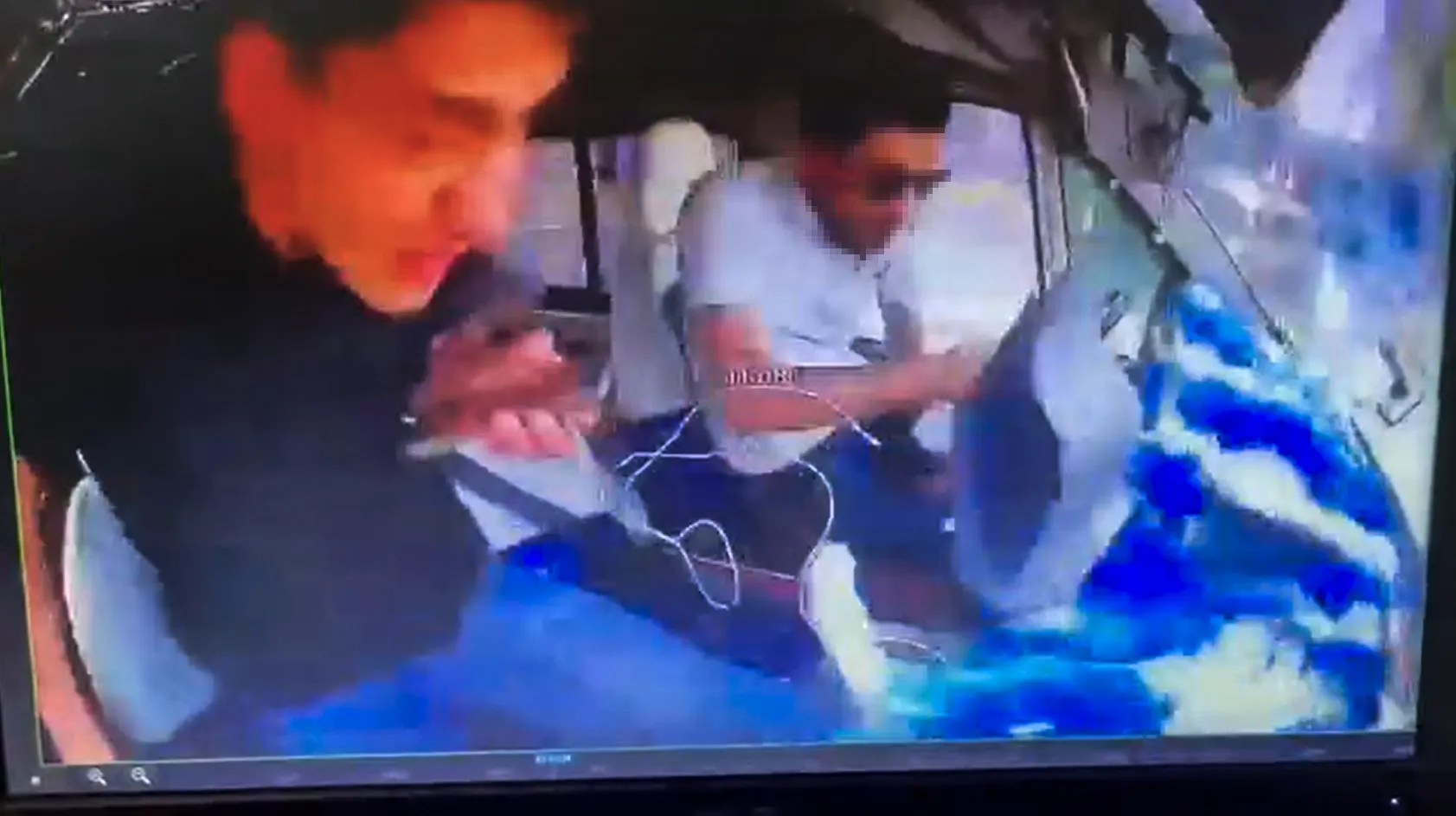 Adana'da dolmuş sürücüsü direksiyonda uyudu 7 yolcu yaralandı