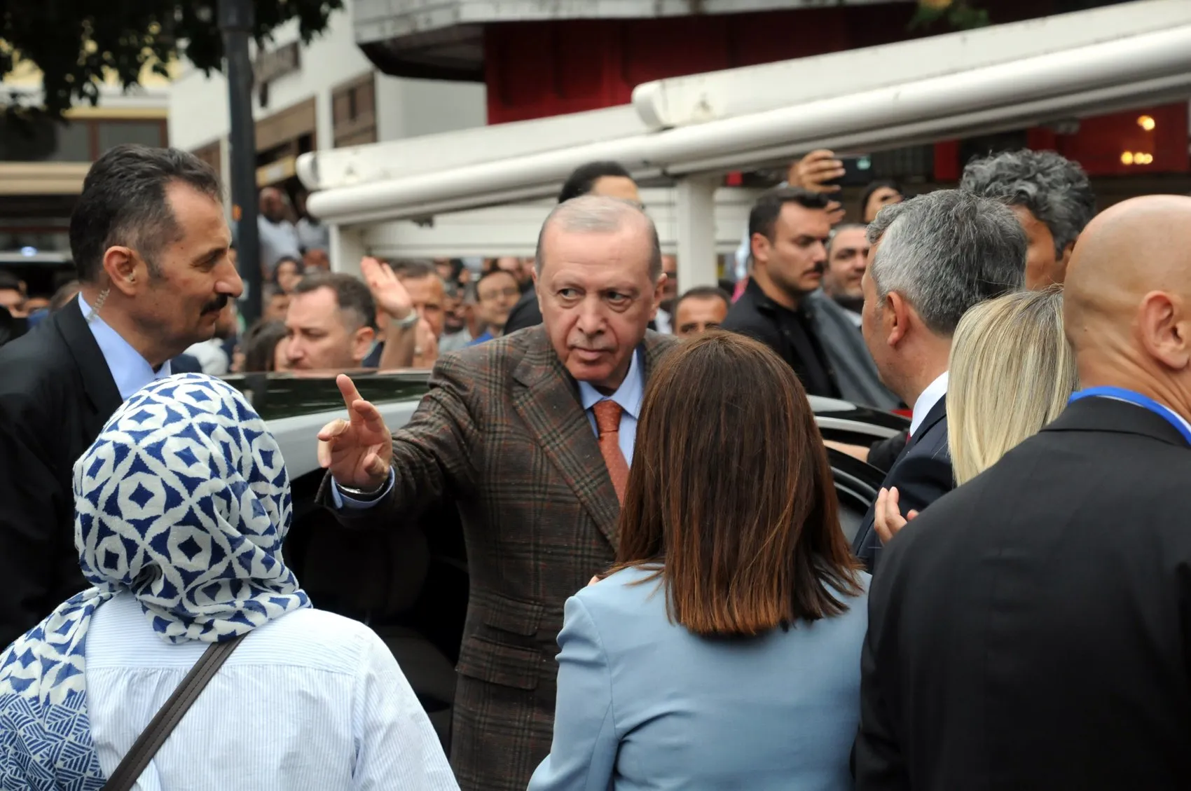 Erdoğan Edirne ziyaretinde vatandaşlarla çay içti