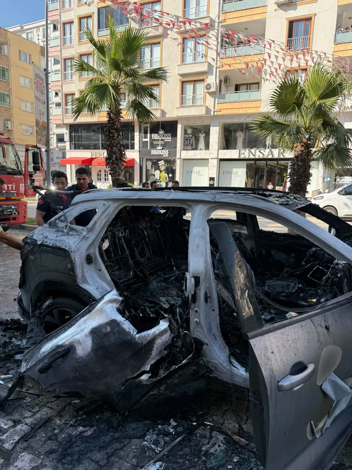 Osmaniye'de seyir halindeki araç bir anda alev topuna döndü