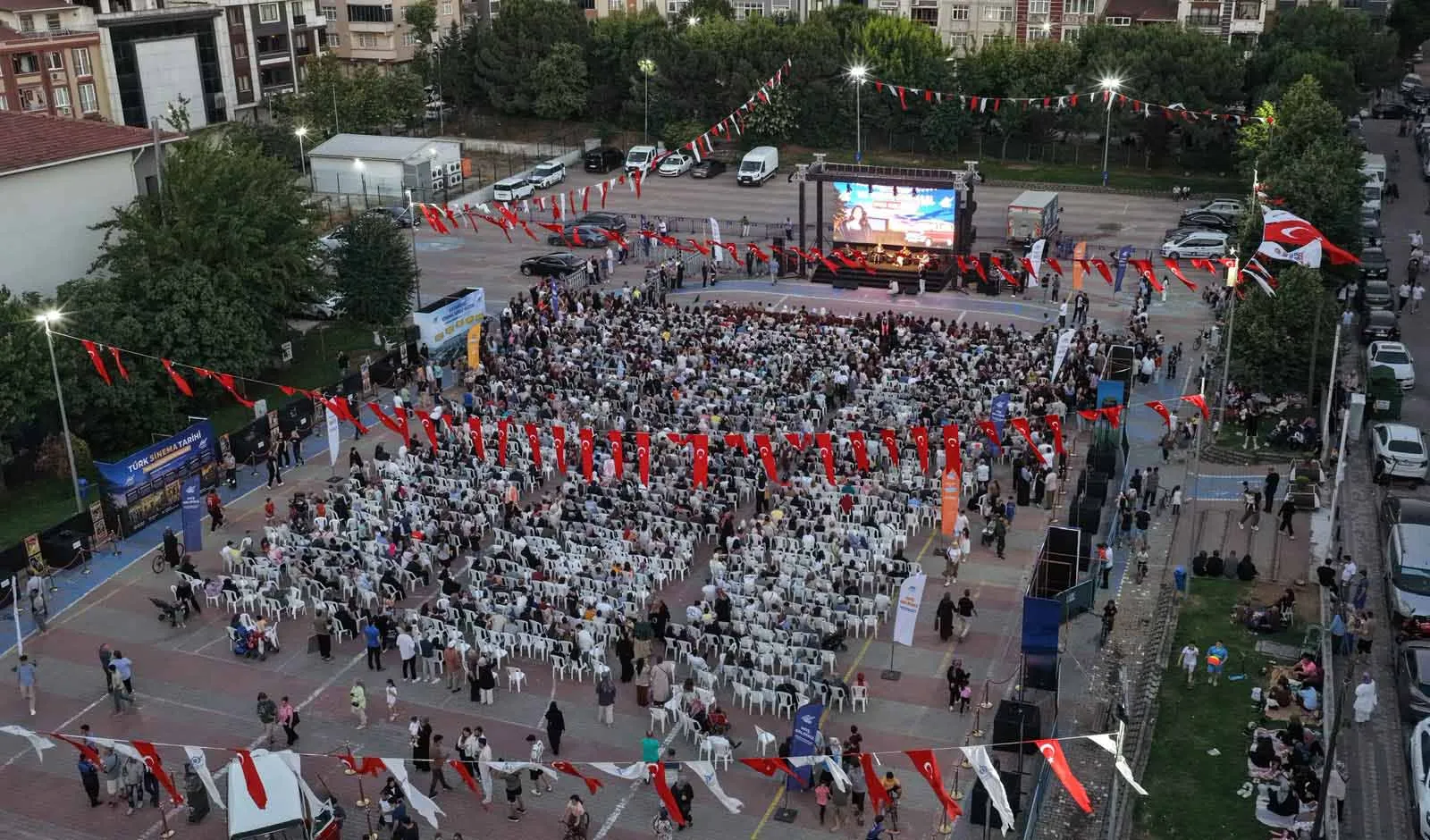 Türkan Şoray Sultangazi’de Kadir İnanır’ı andı