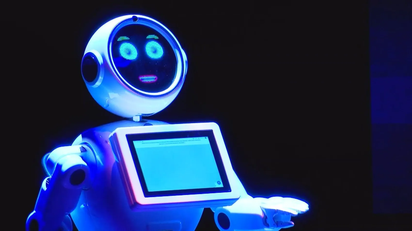 Türkiye'nin ilk çocuk robot tiyatrosu sahnelerle tanışıyor