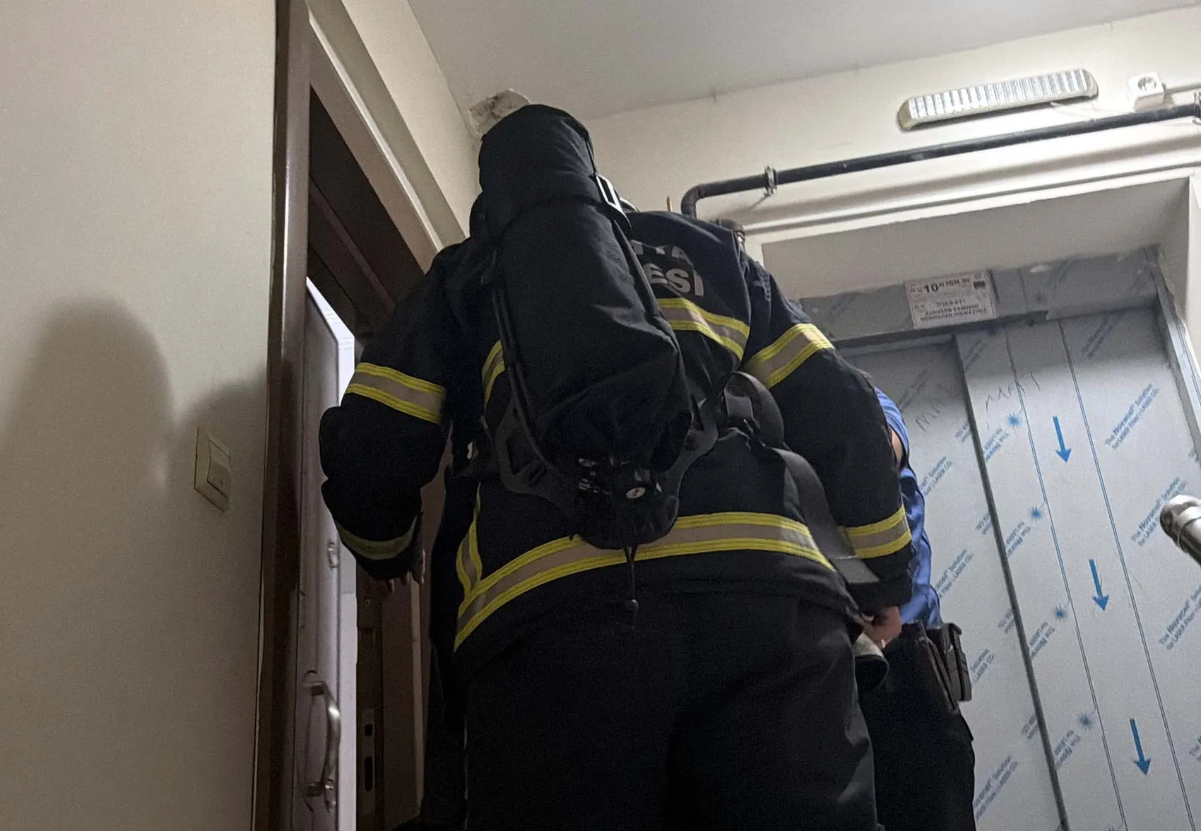 Kütahya’da gece devriyesindeki polis apartman faciasını önledi