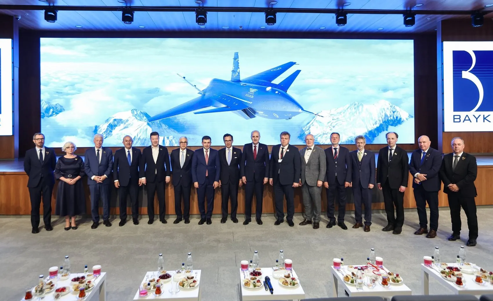 NATO meclis başkanları İstanbul'da BAYKAR tesislerini gezdi