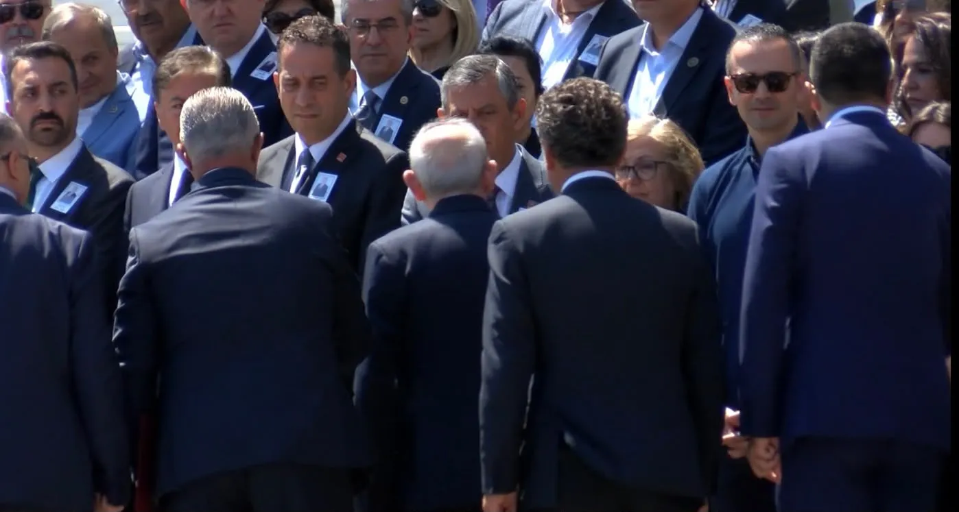 Kılıçdaroğlu ve Özel Meclis’teki cenaze töreninde bir araya geldi