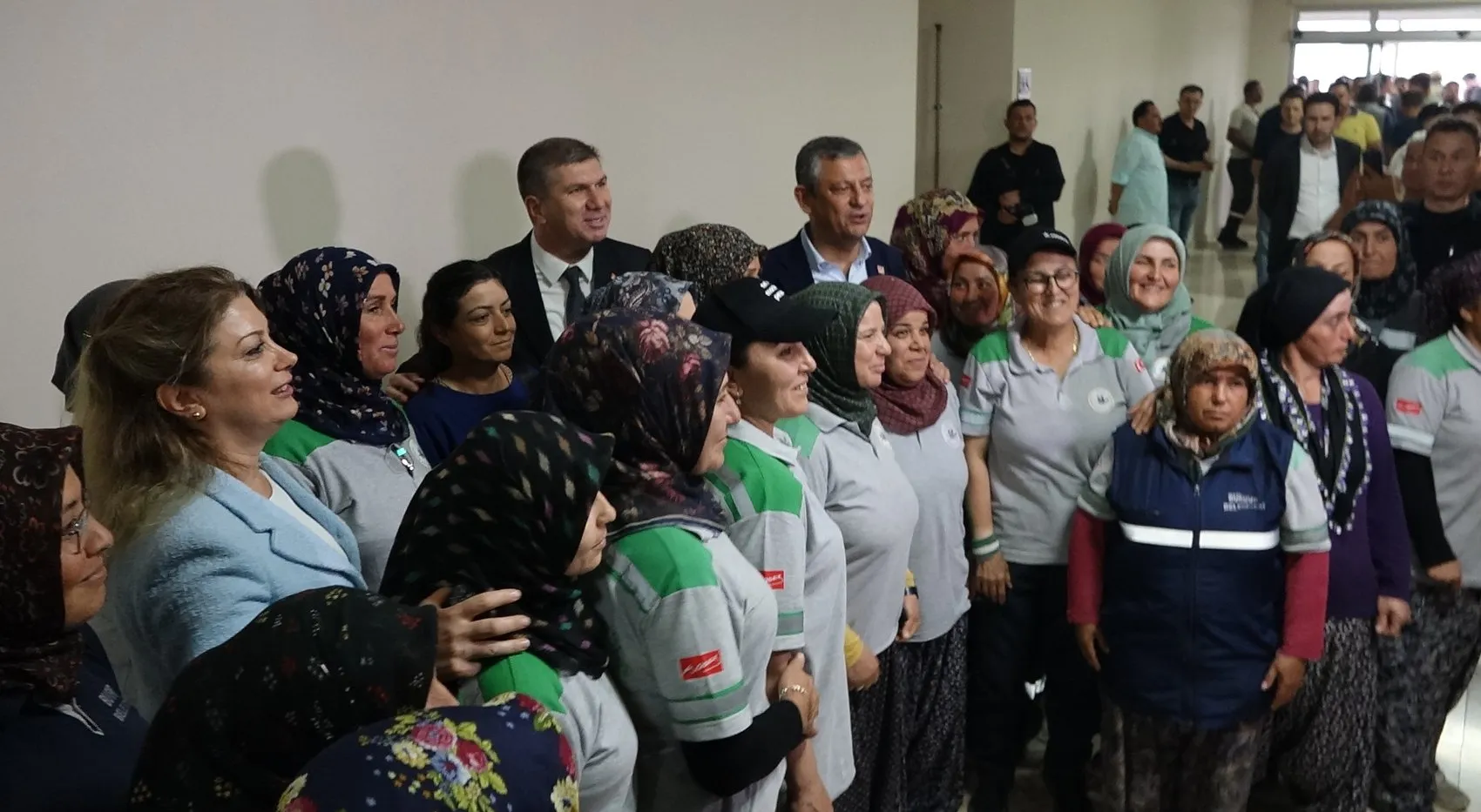 Özgür Özel Sokak Siyasetiyle İktidar Hedefini Büyütüyor