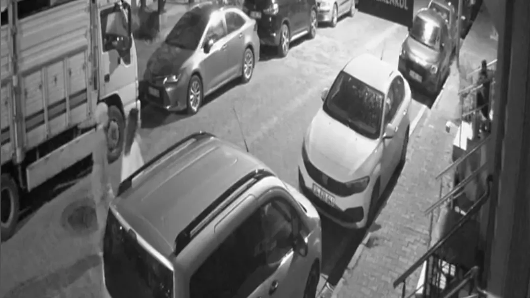 Esenyurt’ta dehşet anları Eniştesi aracını ateşe verdi